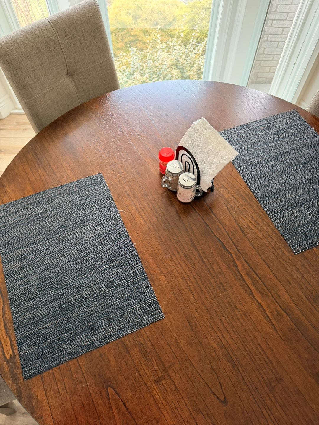 Round Dining Table with 4 Upholstered Chairs - photo 3