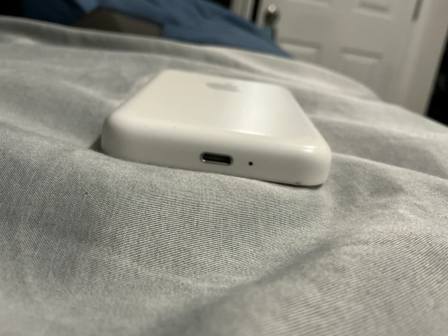 Apple MagSafe Battery Pack - photo 3