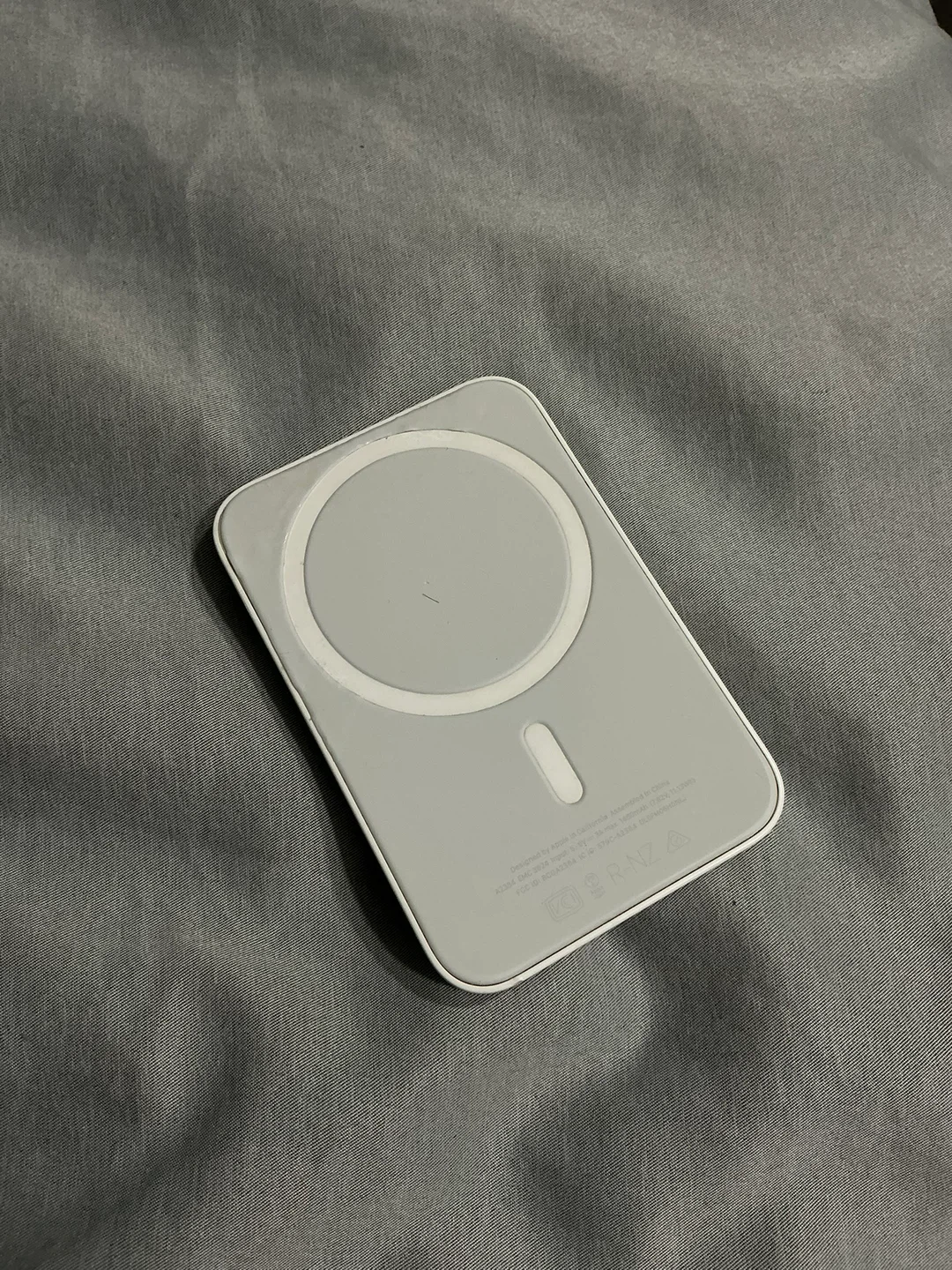 Apple MagSafe Battery Pack - photo 2