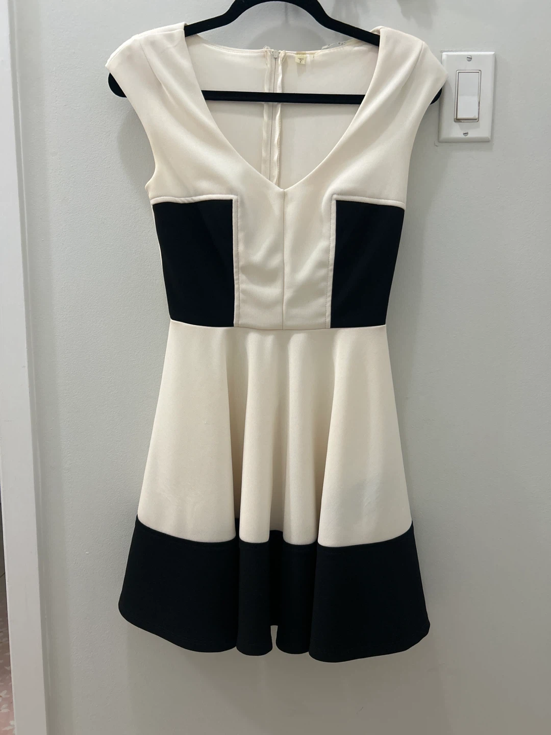 Guess Dress - Size Small