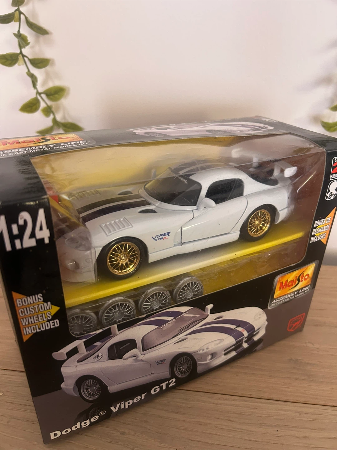 Maisto Dodge Viper GT2 1:24 Assembly Line Model Kit