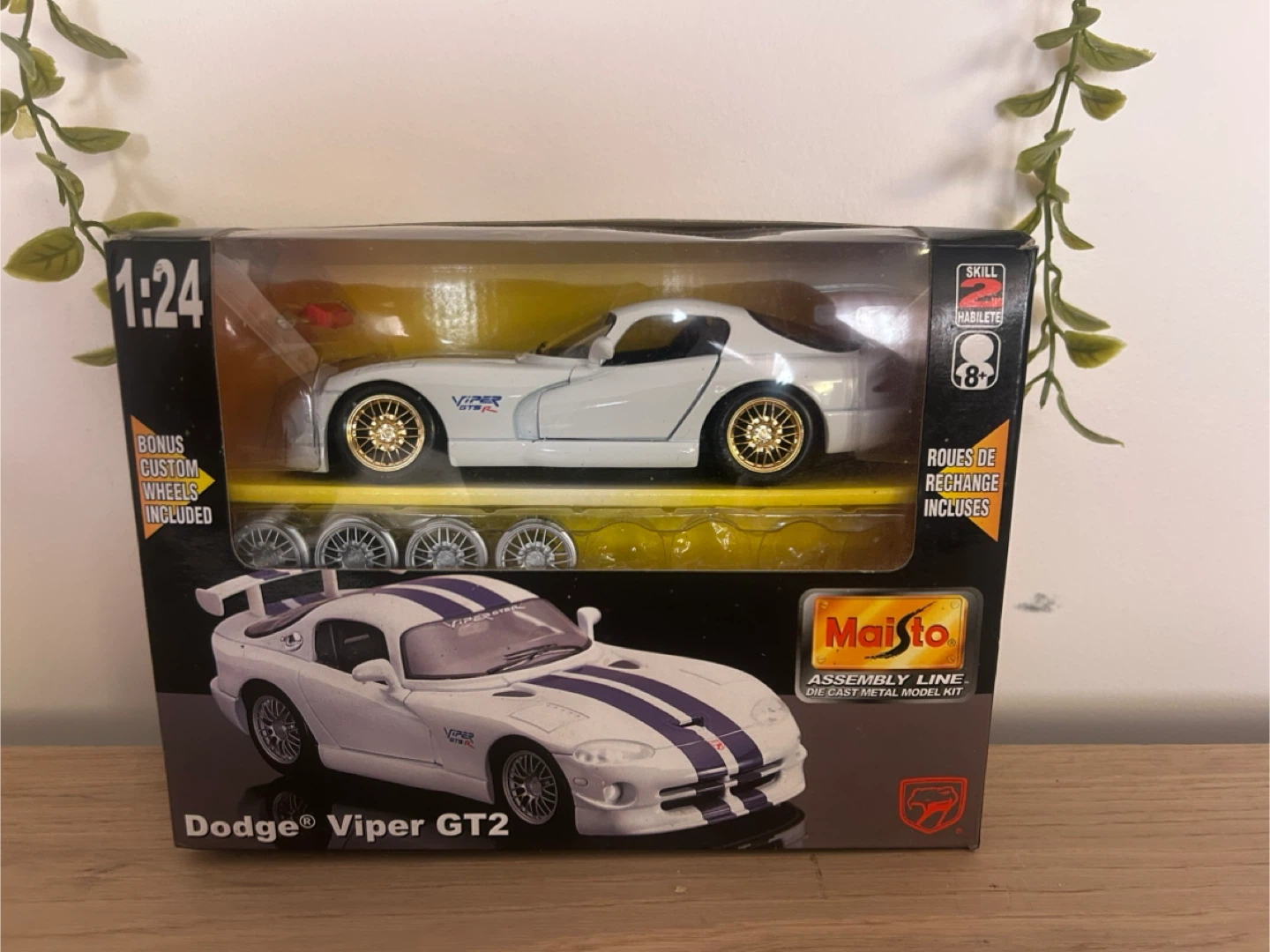 Maisto Dodge Viper GT2 1:24 Assembly Line Model Kit - photo 2