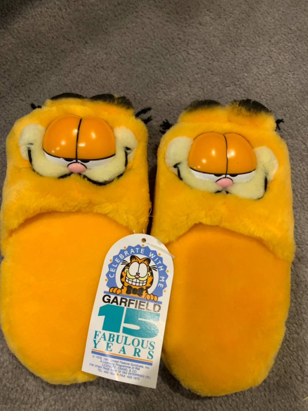 Garfield Plush Slippers - brand new - photo 3