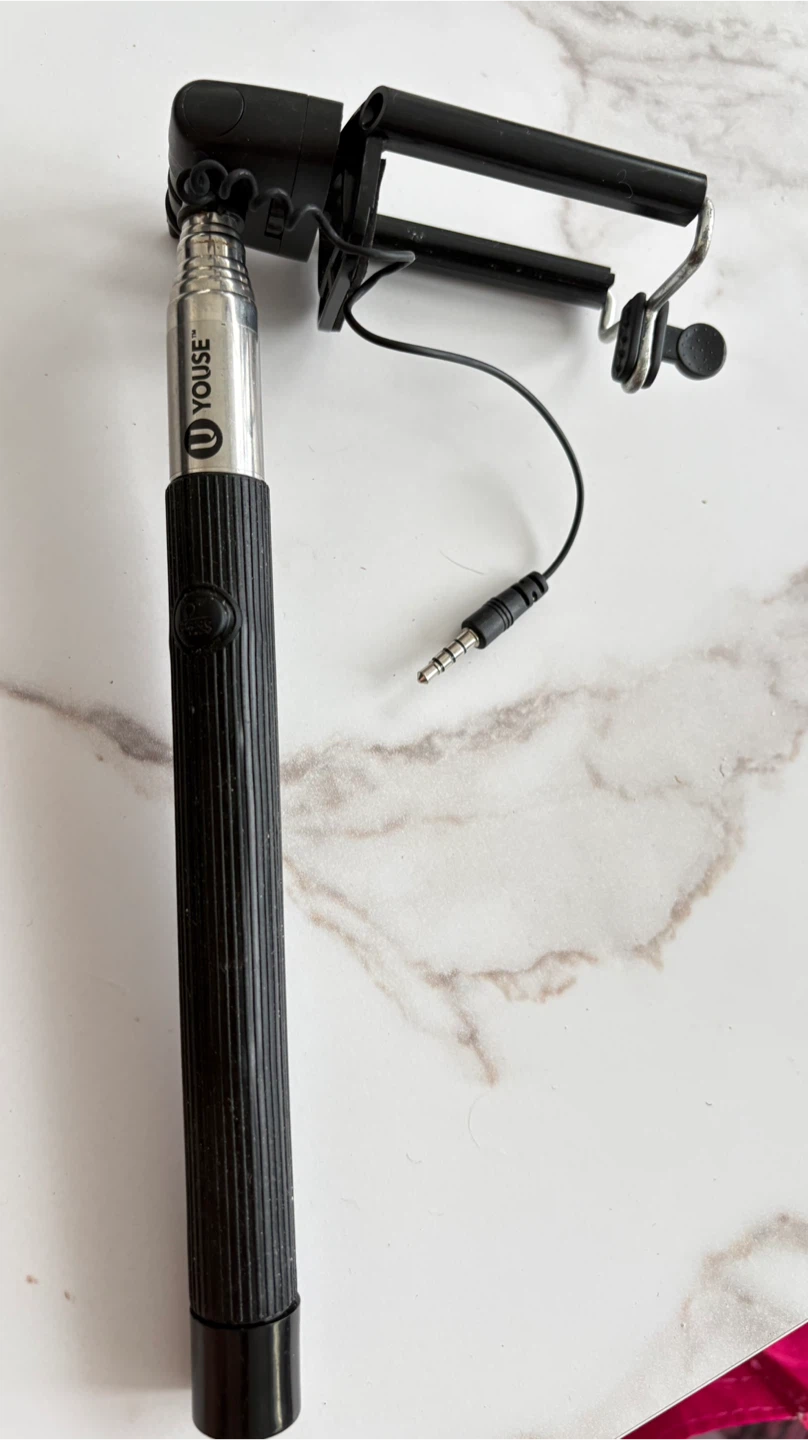 Youse Selfie Stick with Built-in Shutter - photo 2
