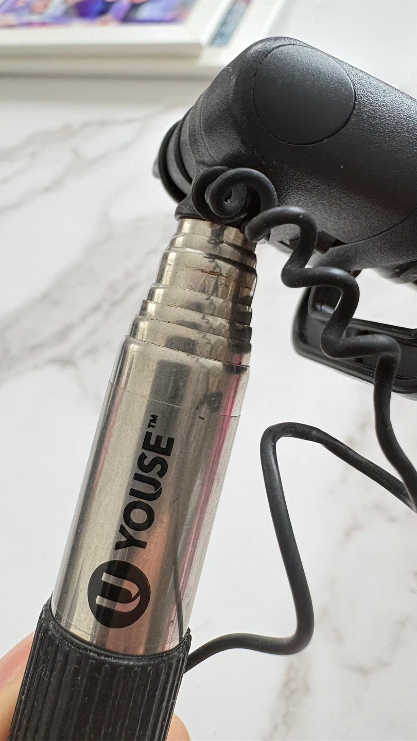 Youse Selfie Stick with Built-in Shutter - photo 3