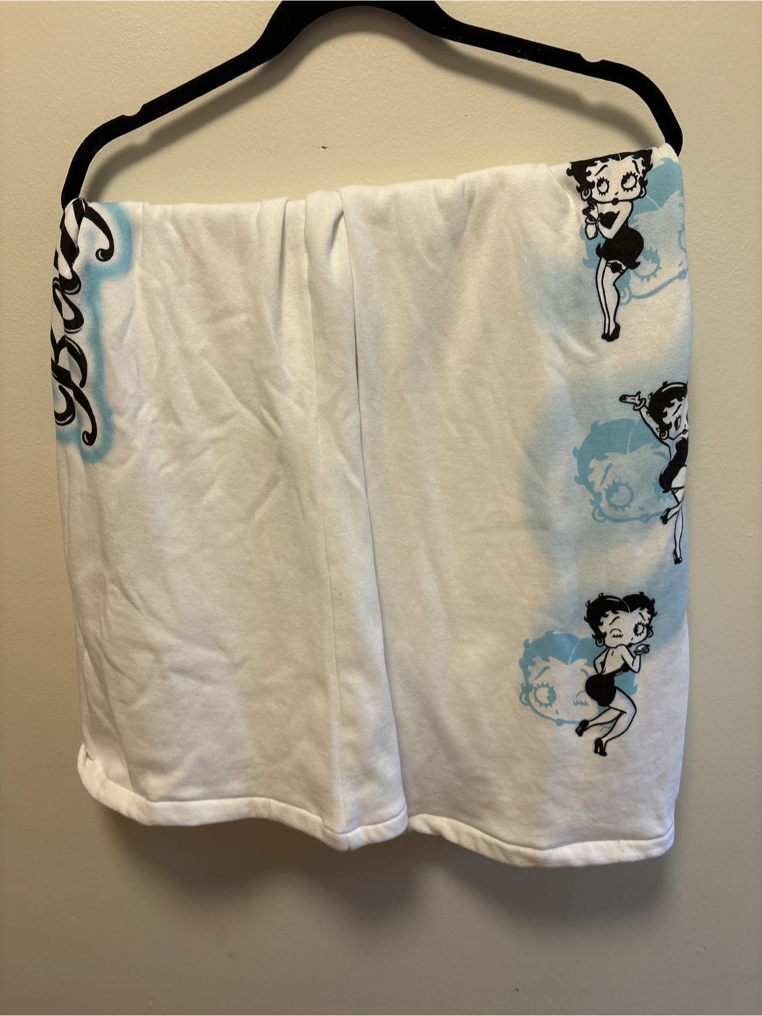 Betty Boop White Zip-Up Hoodie and Shorts Set - photo 4