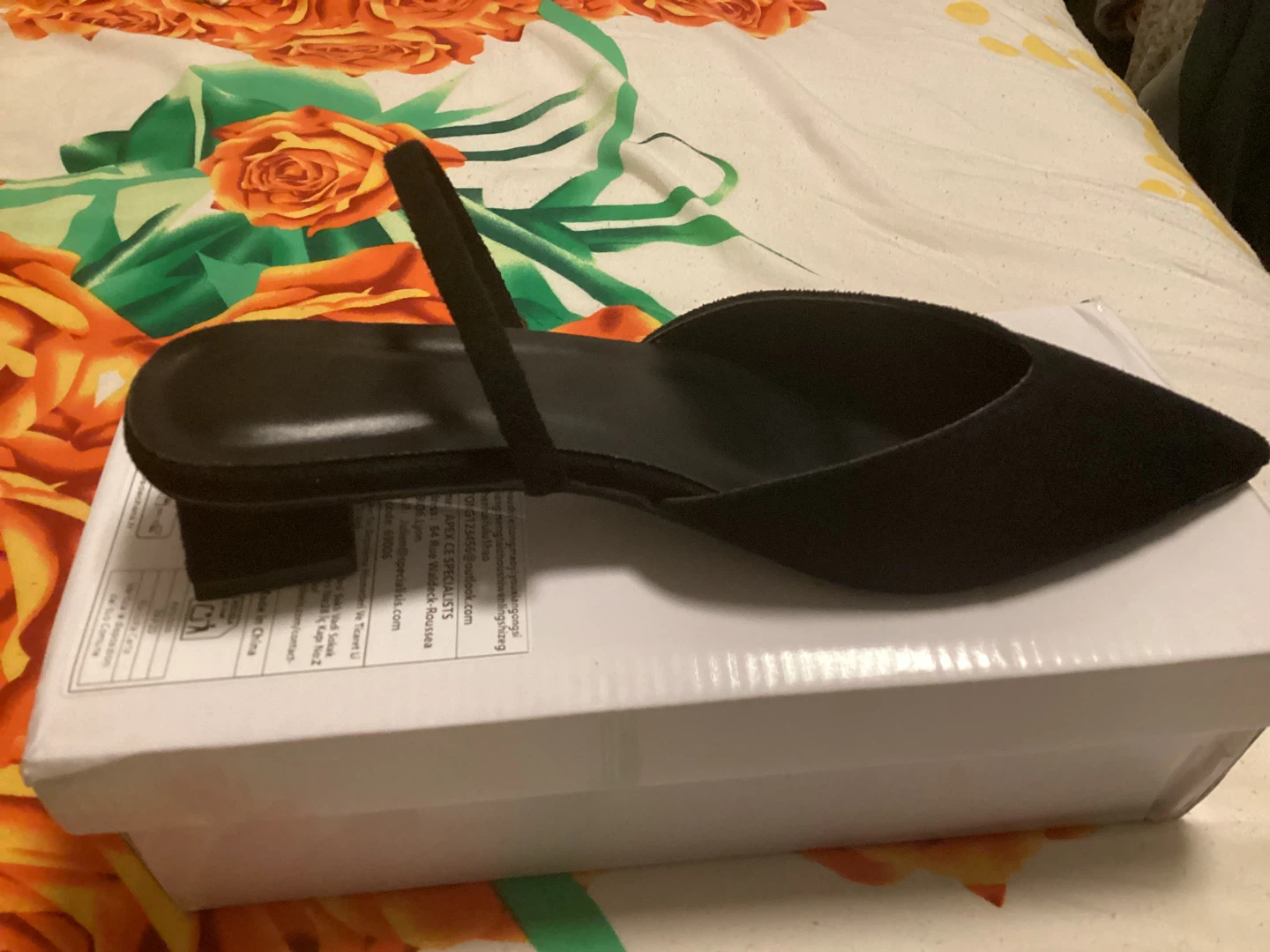 Black women's flats with strap