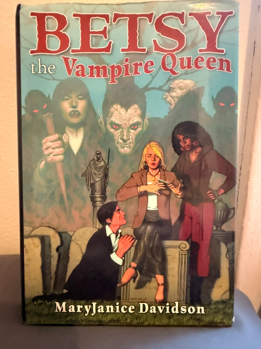 Vampire Queen Book - photo 2