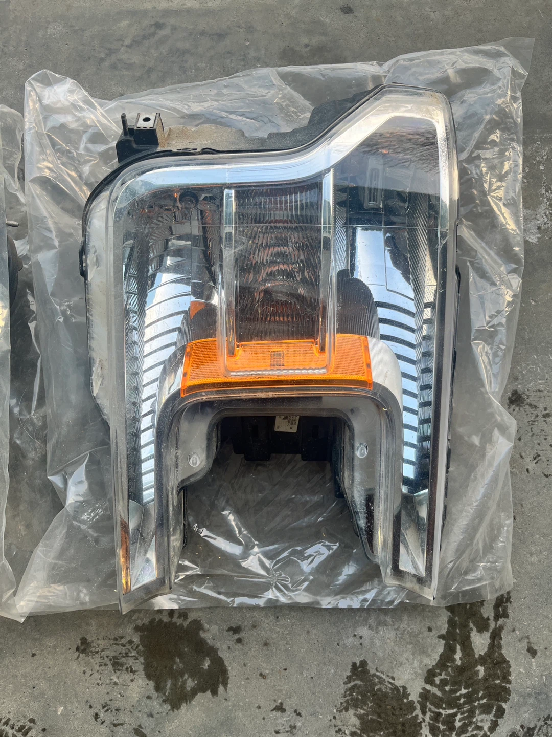 Stock Assembly Ford F150 Halogen Headlights - photo 2