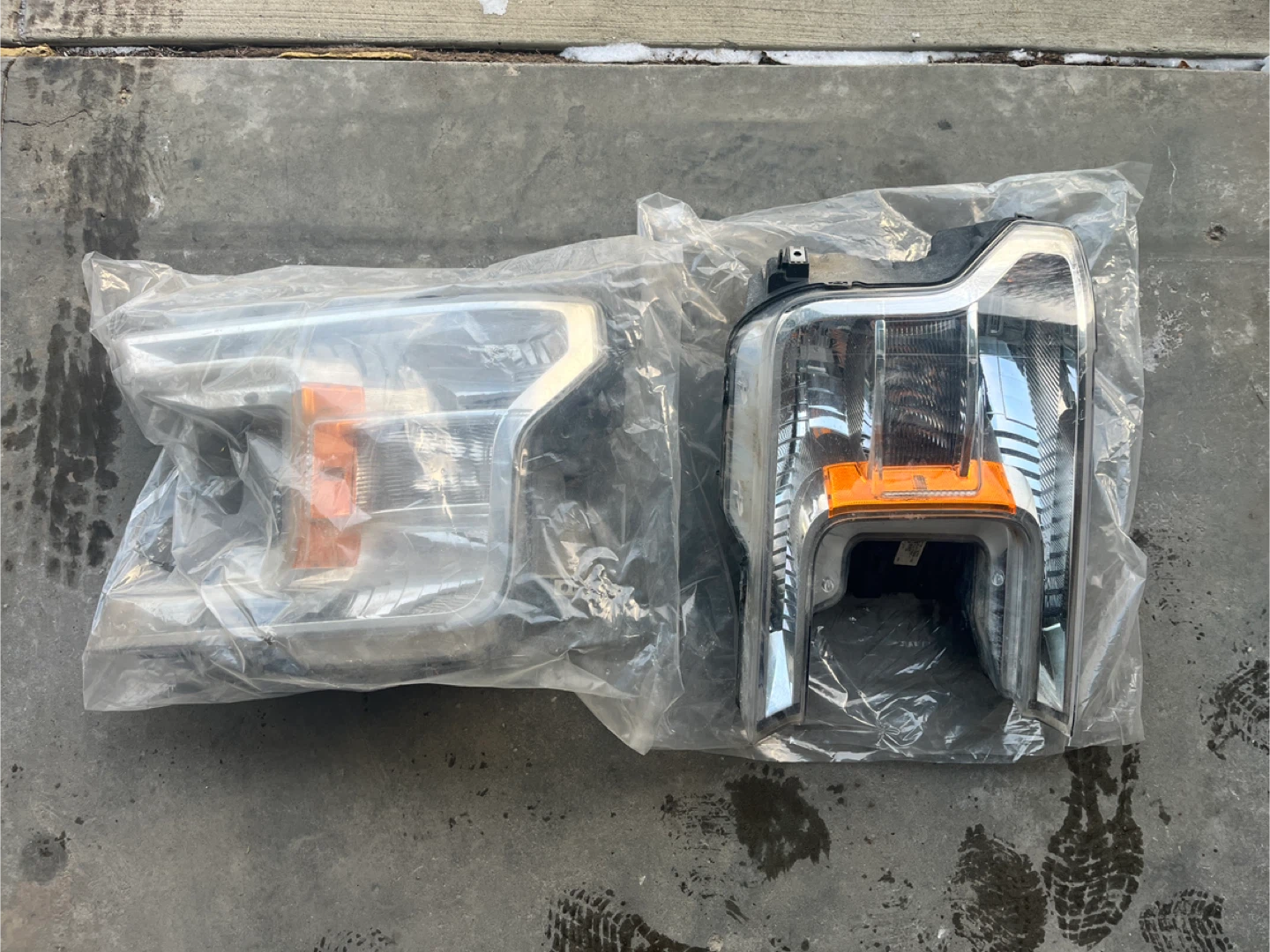 Stock Assembly Ford F150 Halogen Headlights