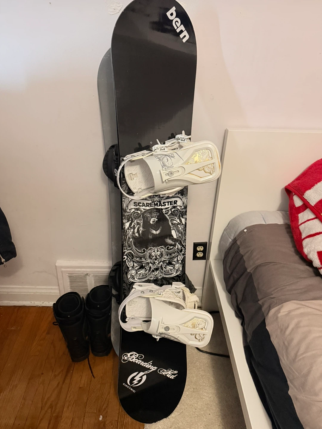 Capita Snowboard with Ride Scaremaster Bindings - photo 3