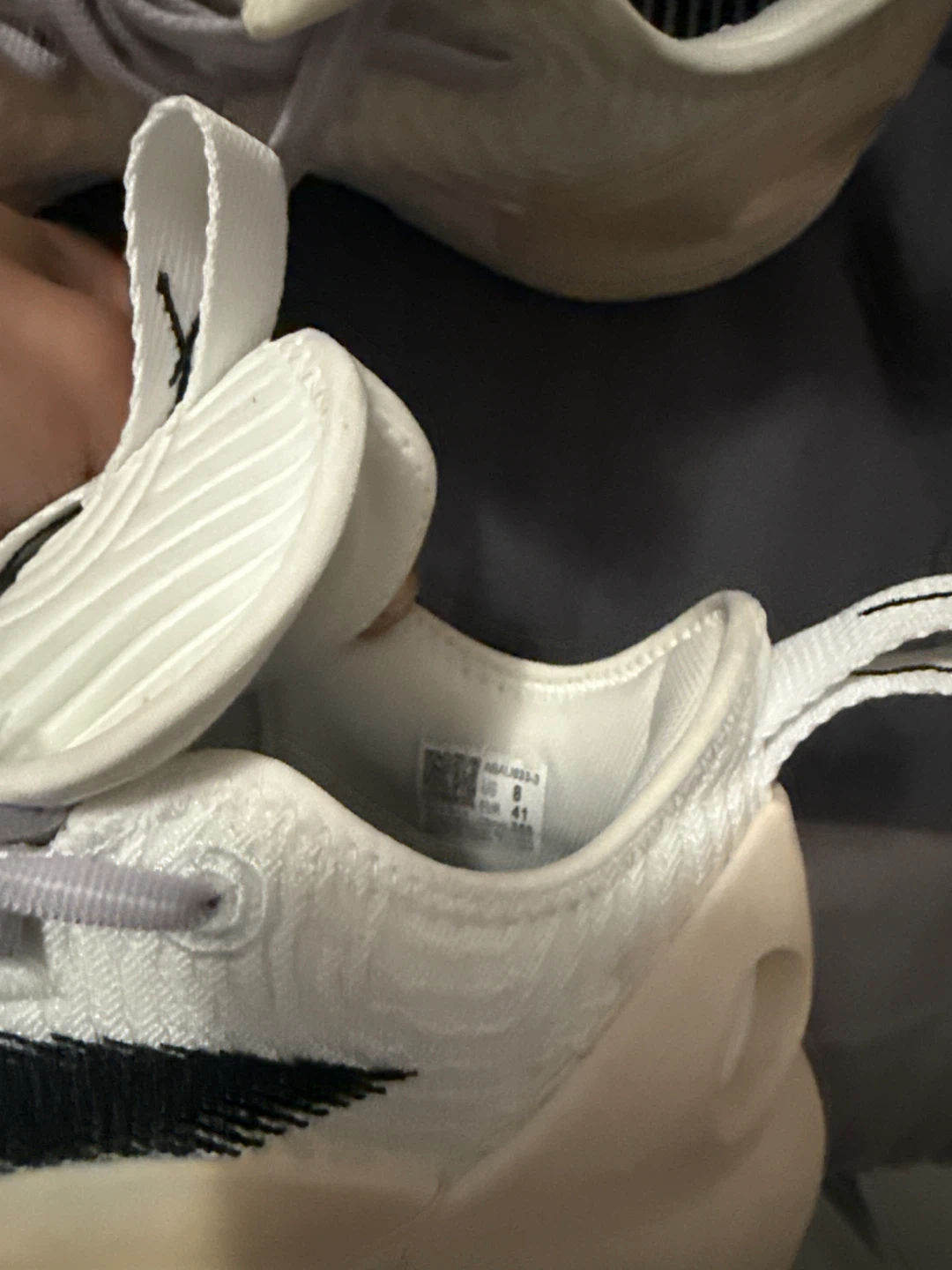 Basketball shoes - Size 8 - photo 3