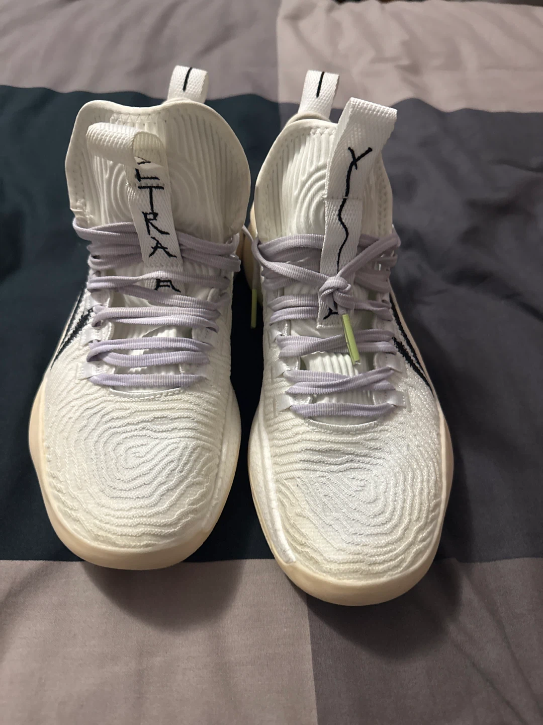 Basketball shoes - Size 8 - photo 2
