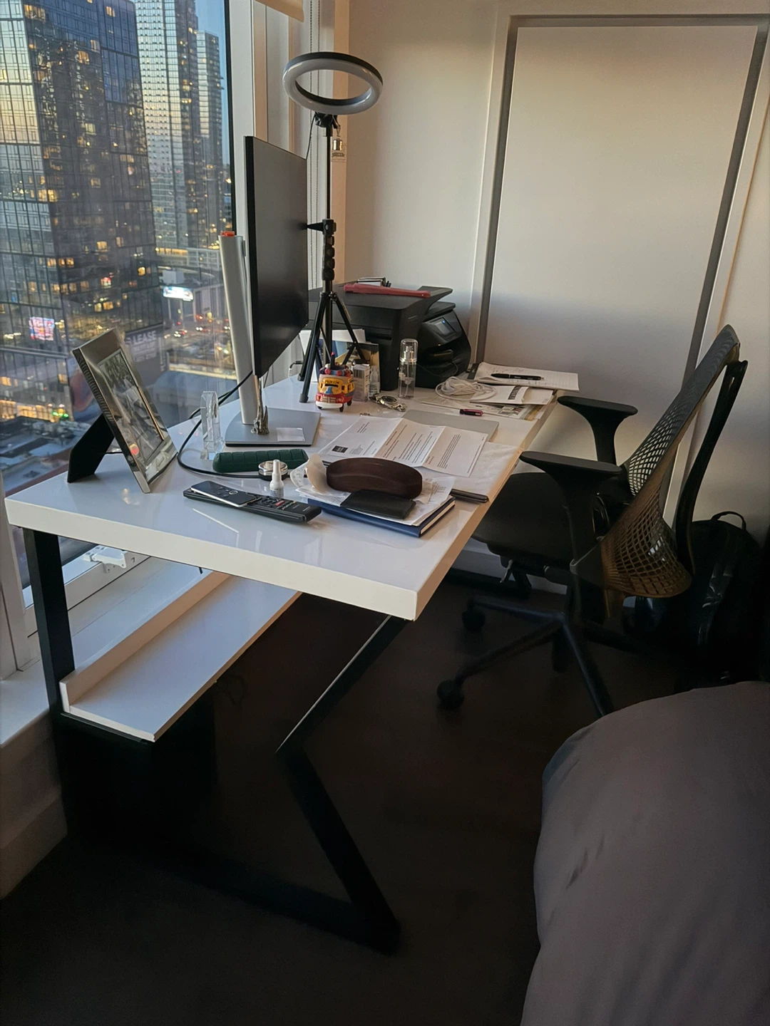 White Modern Desk with Black Frame - photo 4