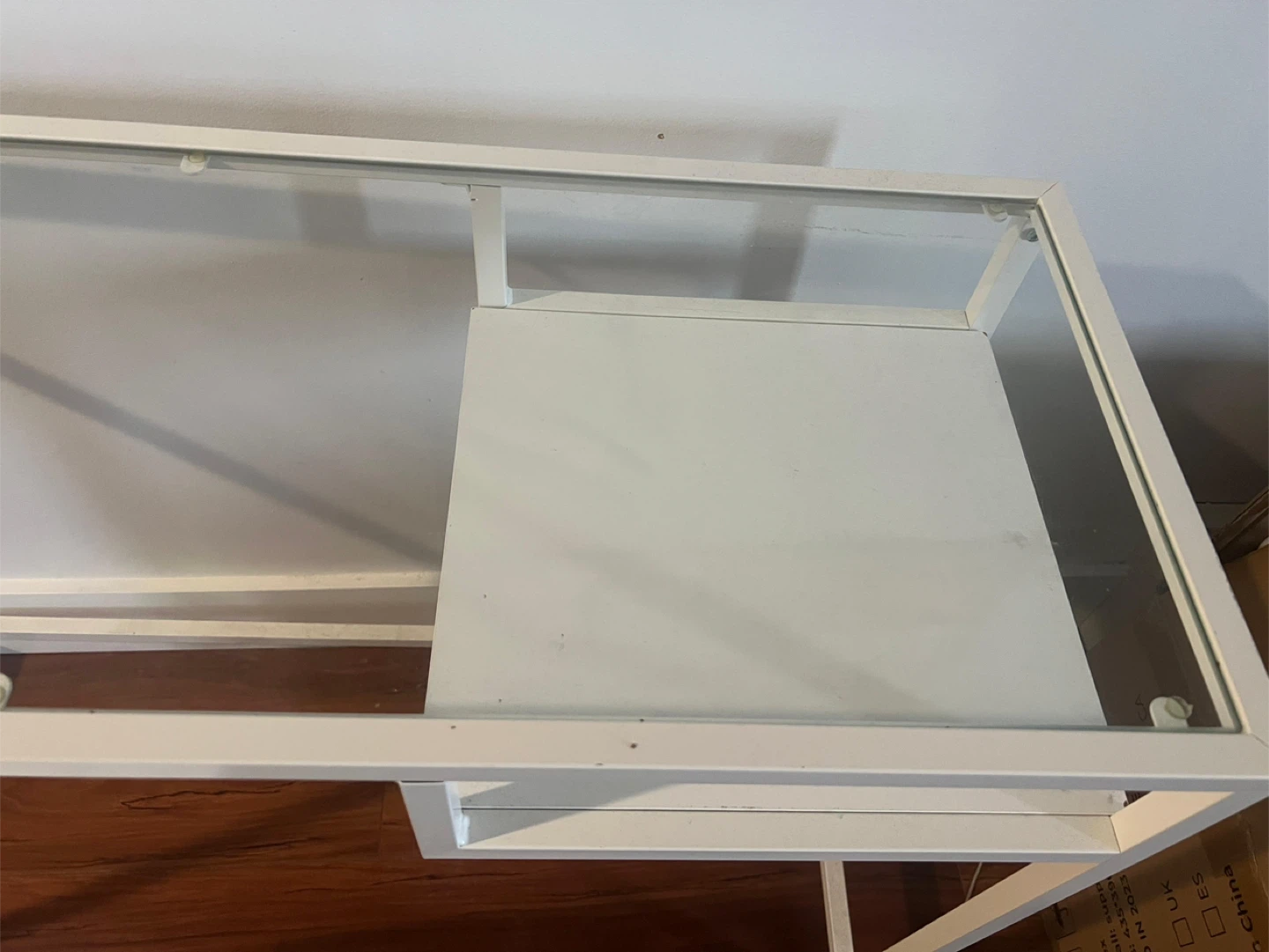 White Glass Top Desk with Modern Geometric Chair - photo 3