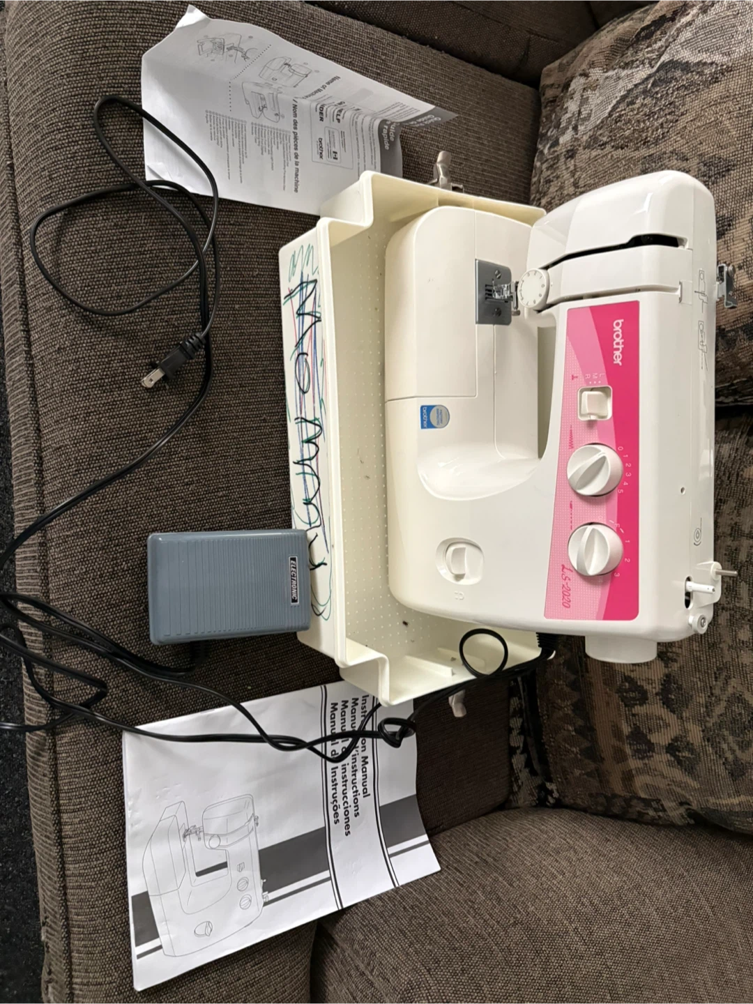 Brother LS-2020 Sewing Machine - photo 2