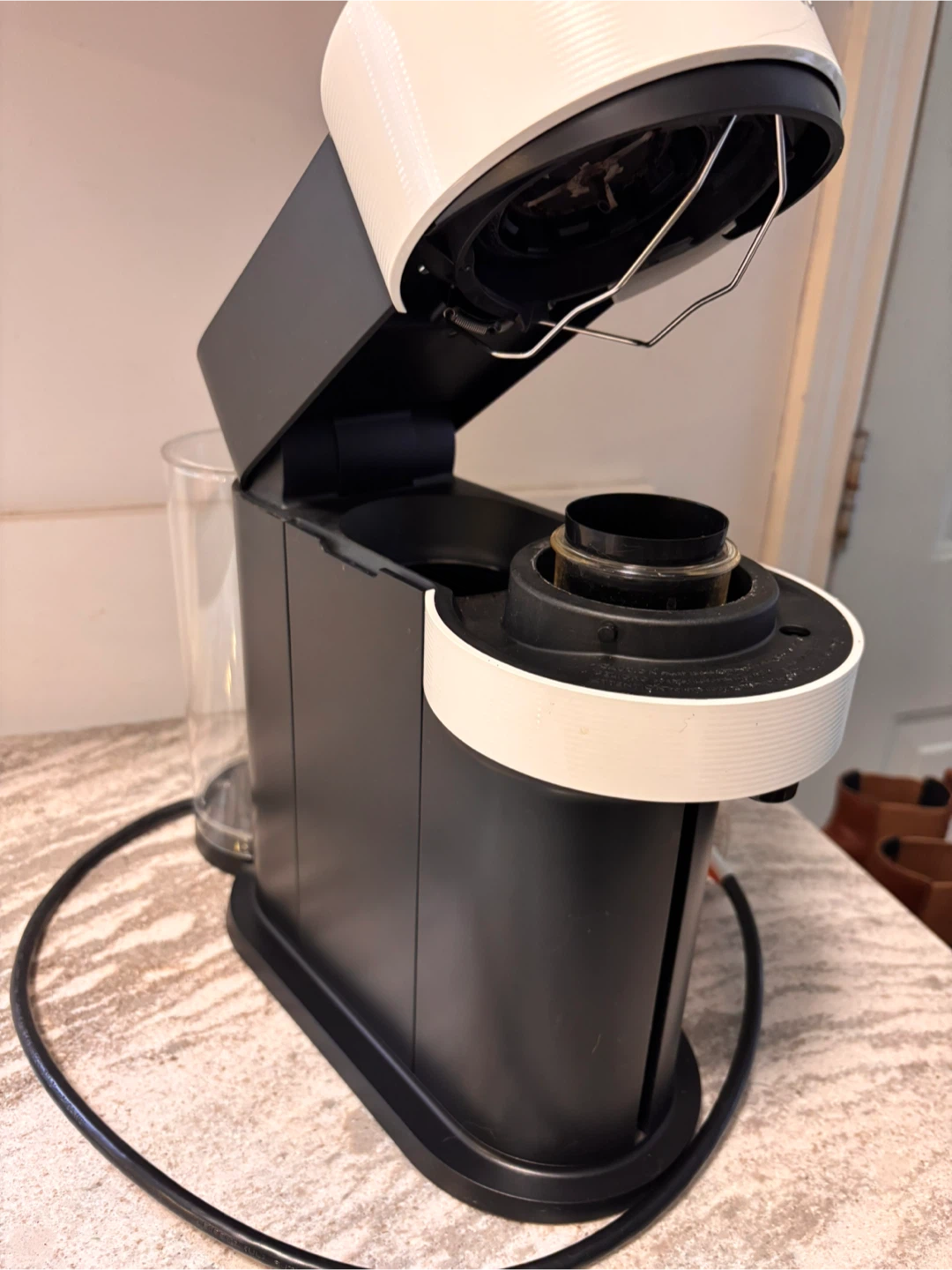 Nespresso Vertuo Coffee Machine - photo 2