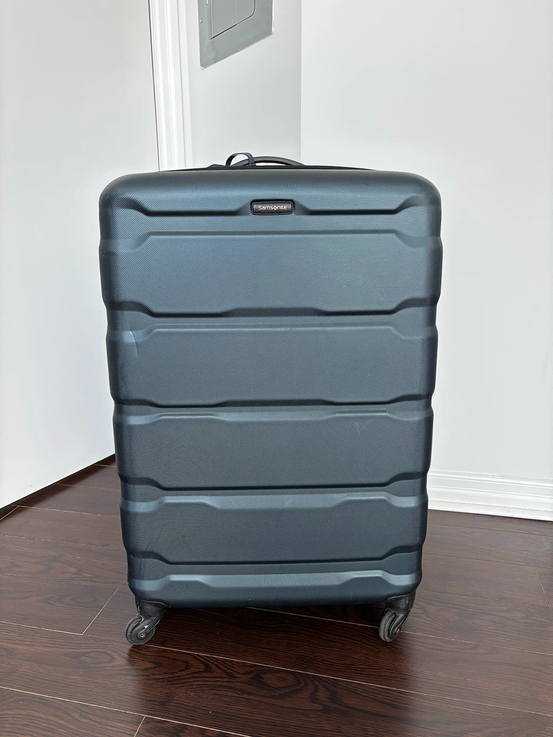 Samsonite Omni PC 28” Spinner Suitcase