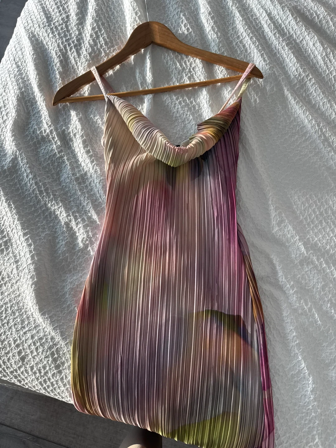 PrettyLittleThing Pleated Maxi Dress - photo 3