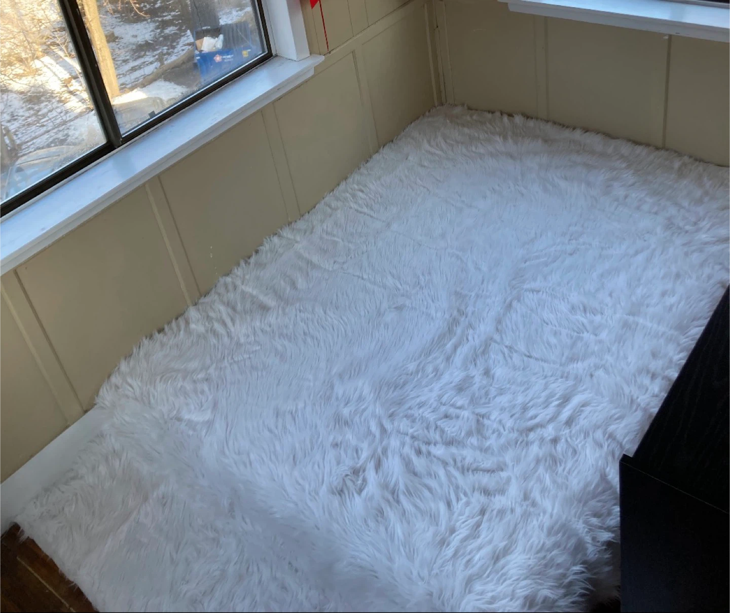6’x9’ Never Used White Fluffy Rug