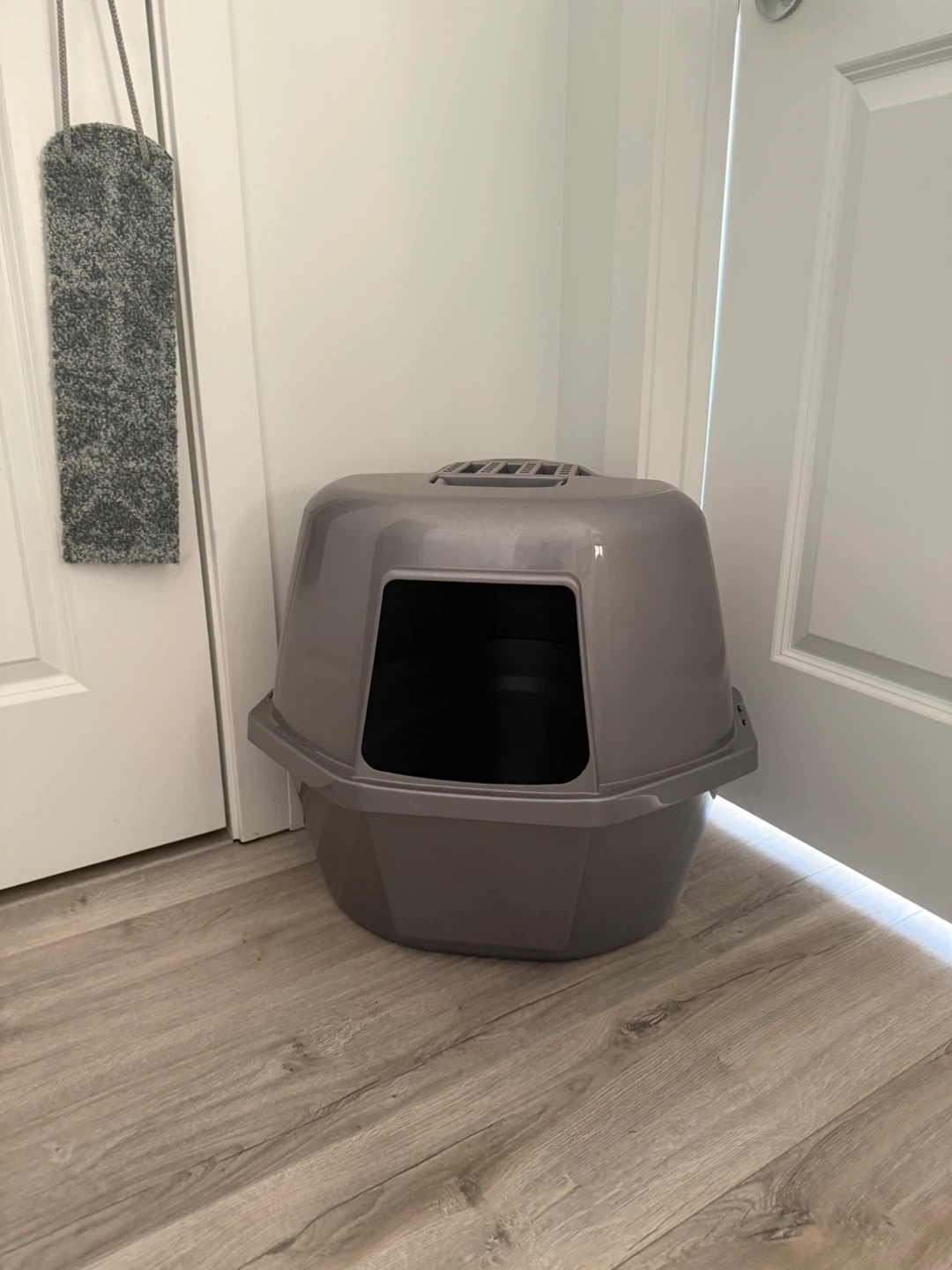 Corner Litter Box with lid In Grey