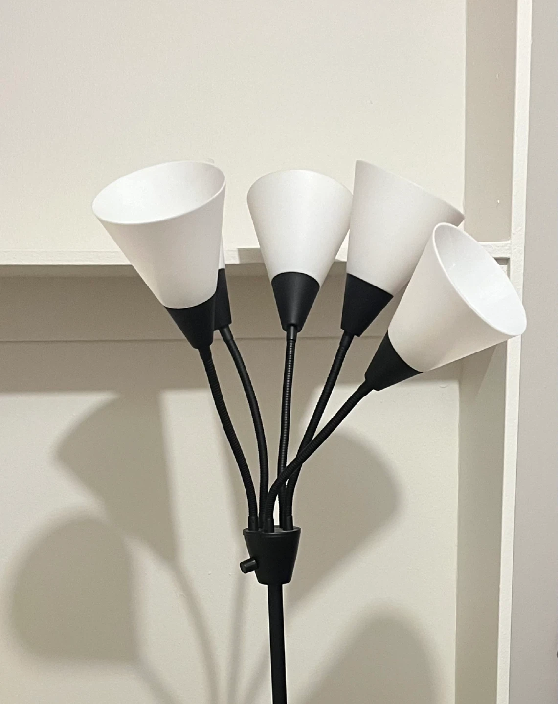 Floor Lamp. Black 5-Head with Adjustable Arms