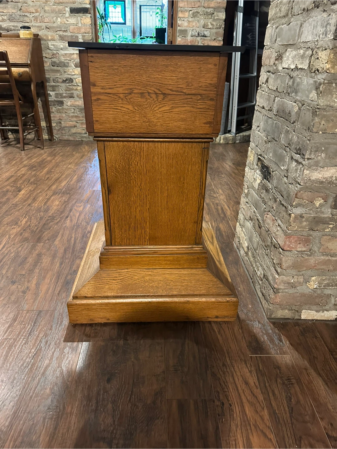 Oak Vintage Stand