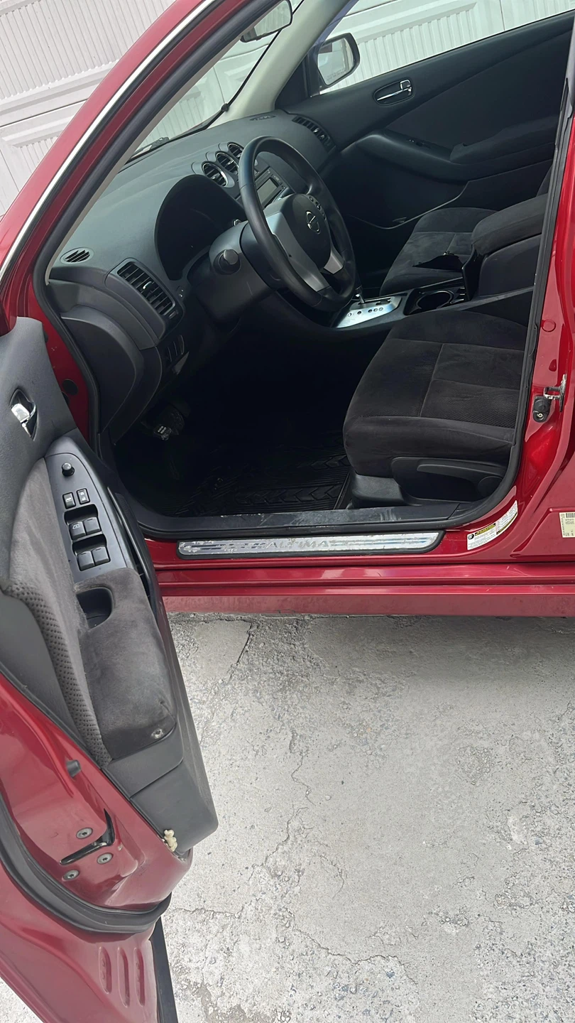 Red Nissan Altima Sedan - photo 4