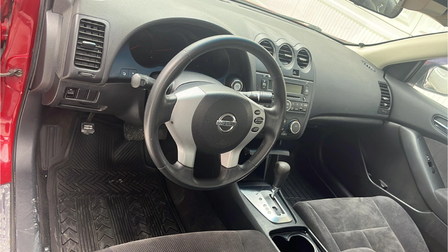 Red Nissan Altima Sedan - photo 3