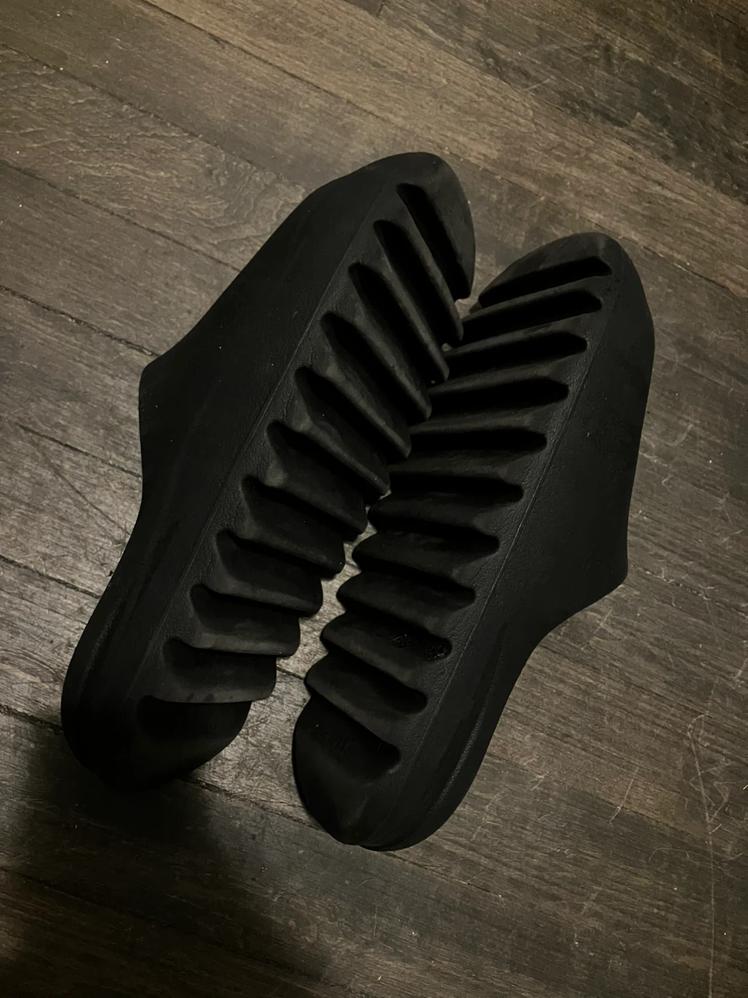 Yeezy slides - photo 2