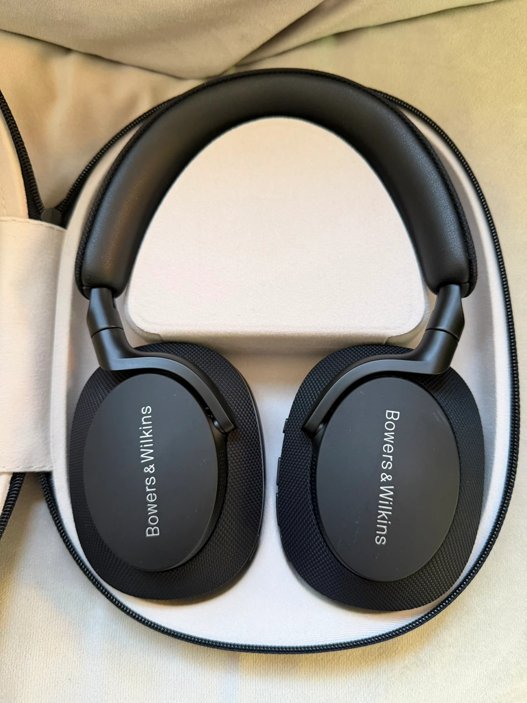 Bowers and Wilkins Px7 S2