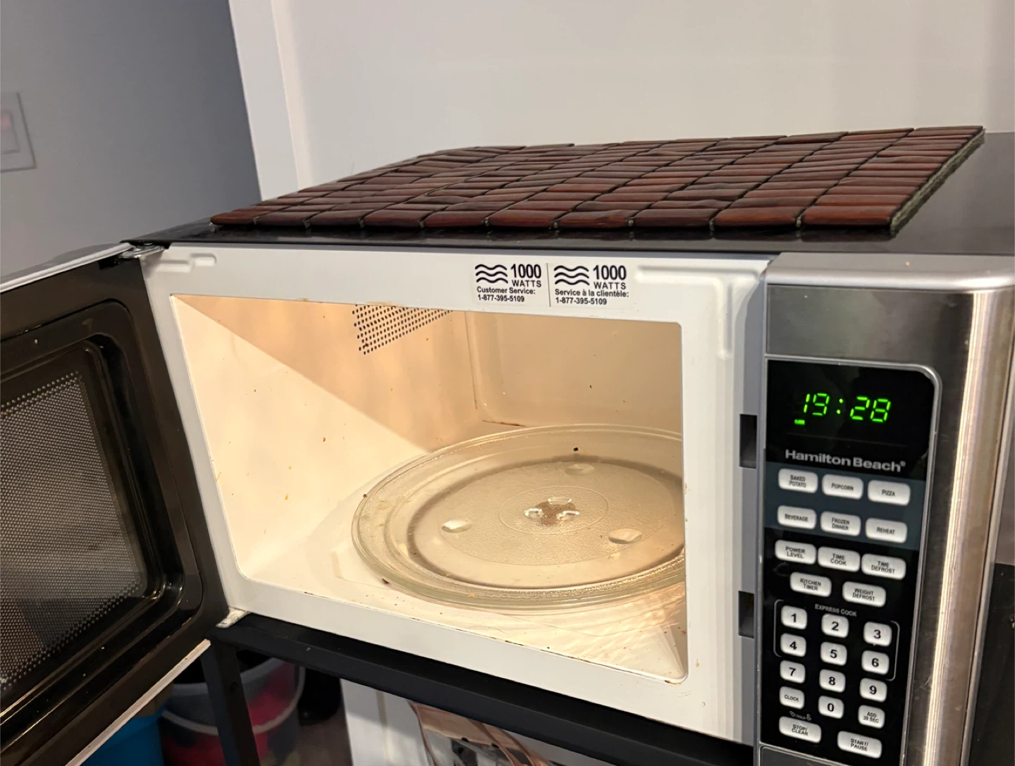 Hamilton Beach Microwave Oven - photo 2