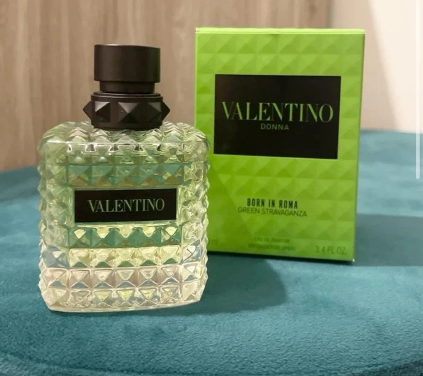 Valentino Donna Born