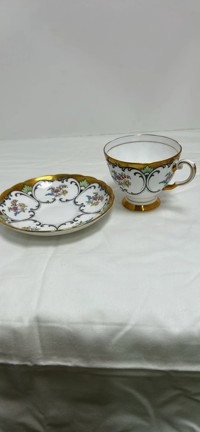 Vintage Tuscan Bone China Tea Cup and Saucer Set - photo 4