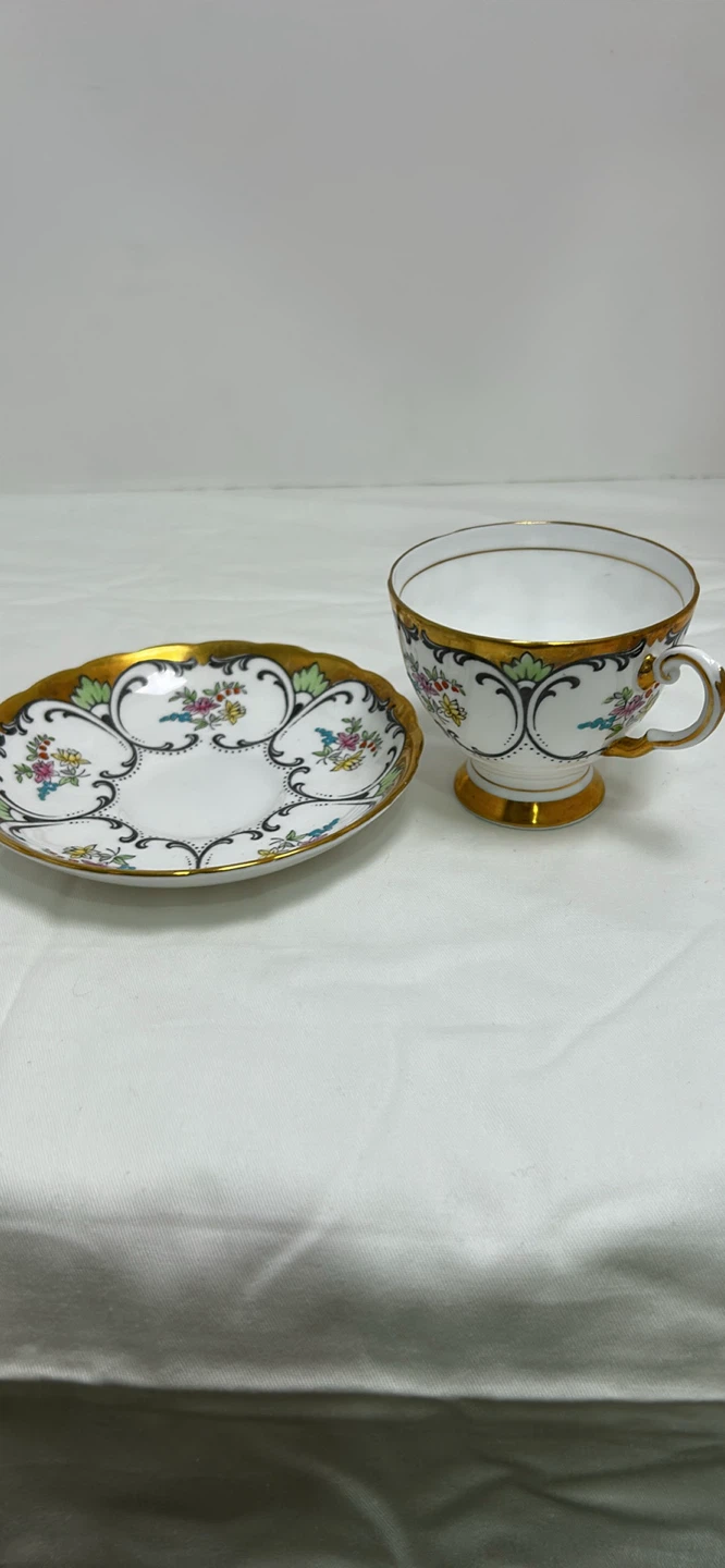 Vintage Tuscan Bone China Tea Cup and Saucer Set - photo 3