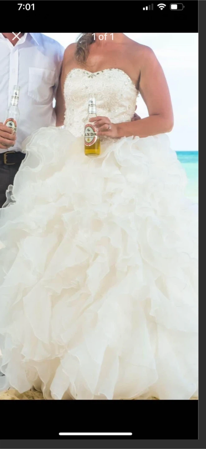 Beautiful  Strapless Wedding Dress beachy