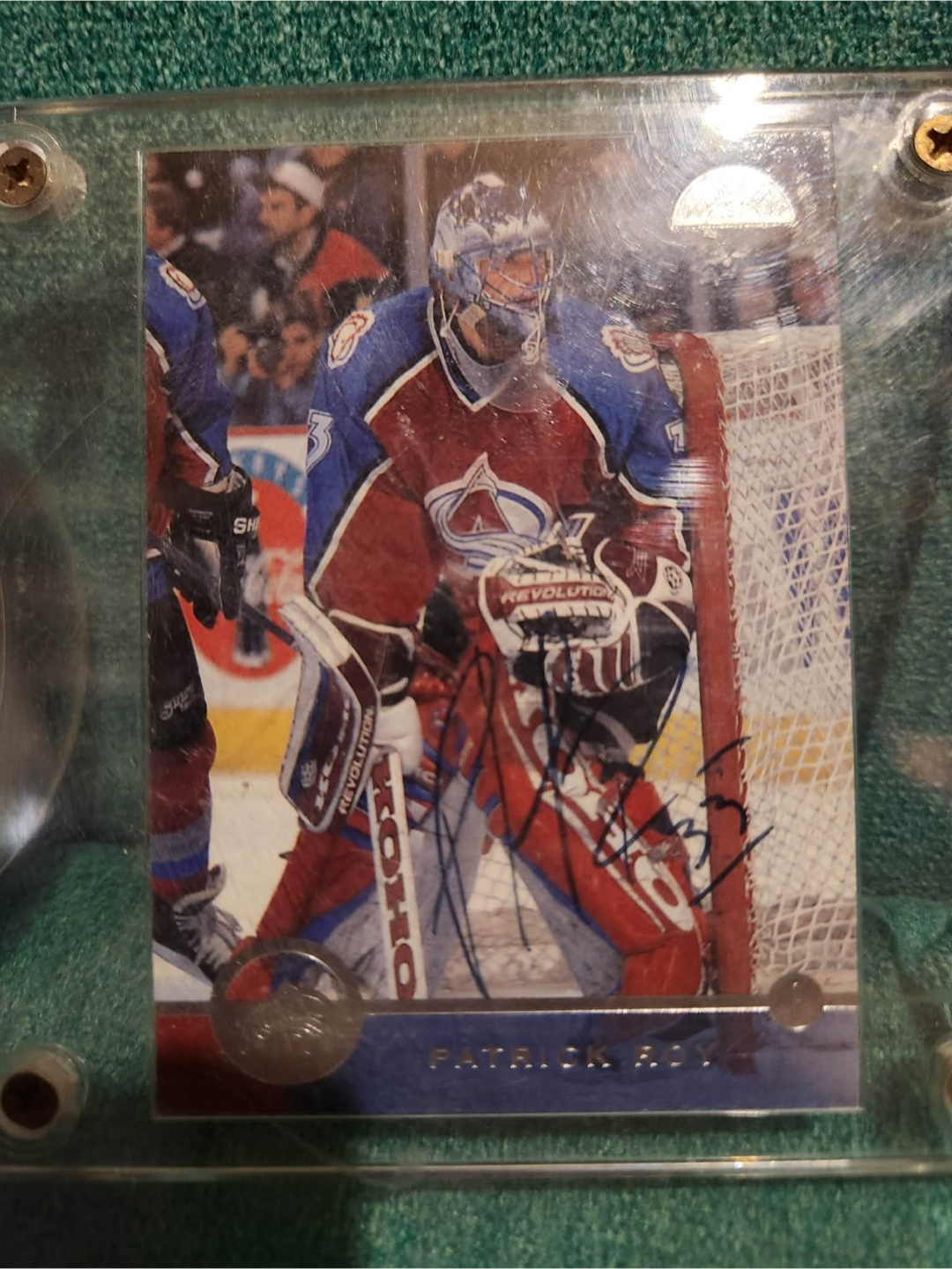 Signed Patrick Roy hockey card with commemorative puck - photo 2