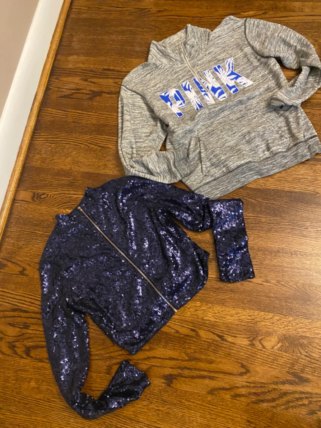 Bundle of women's clothing - photo 2