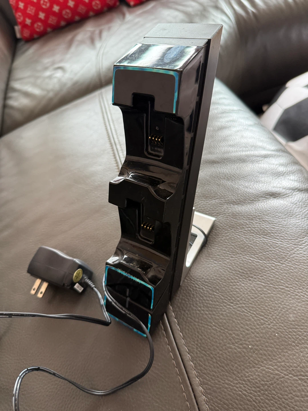 Insignia Controller Charging Station
