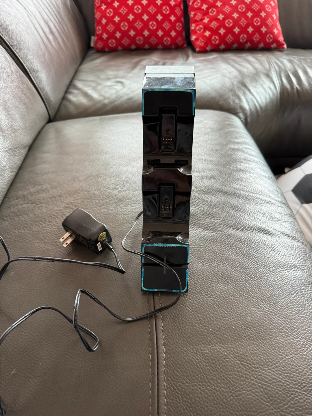 Insignia Controller Charging Station - photo 4