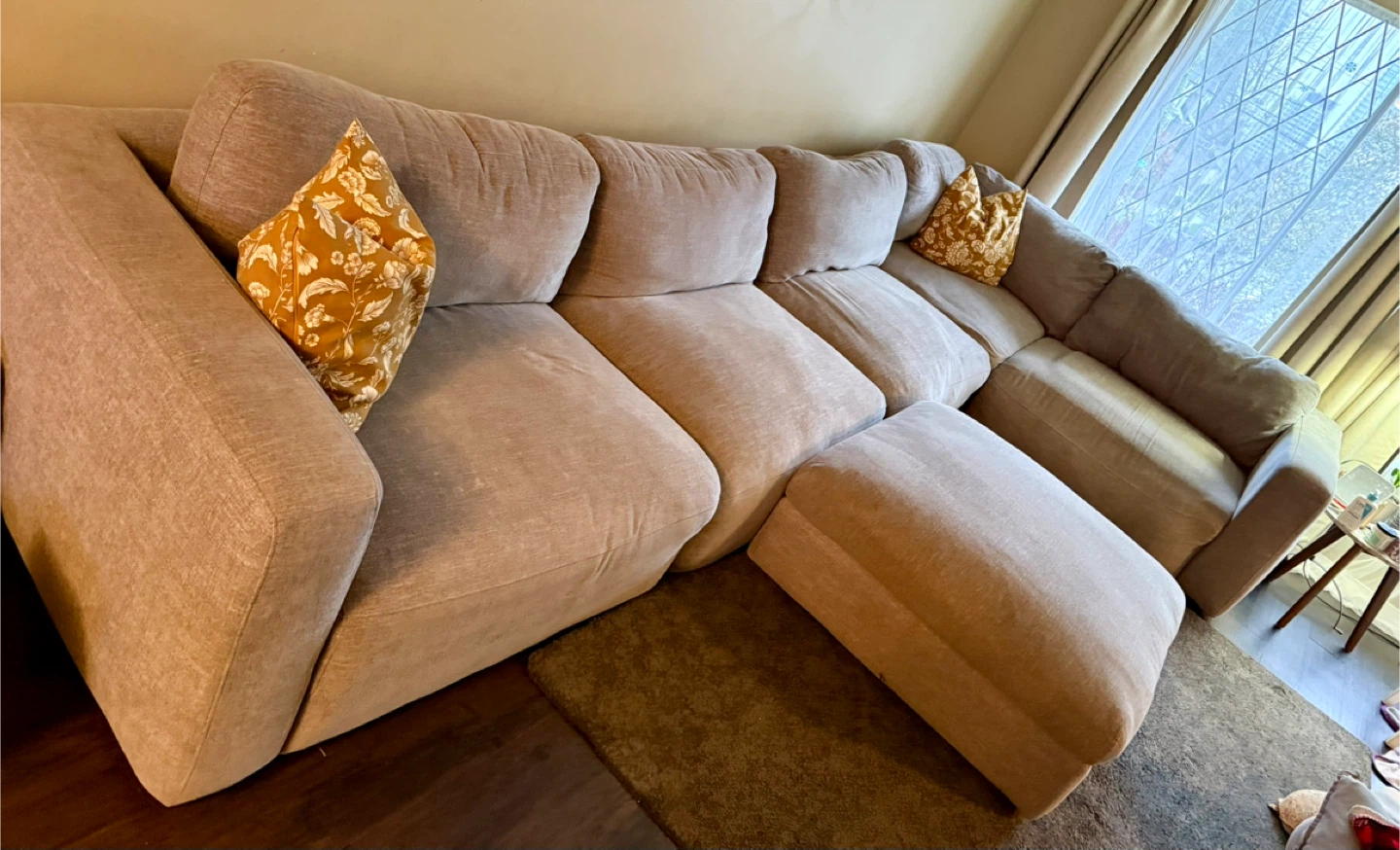 Kort & Co Sectional Sofa with Ottoman-storage