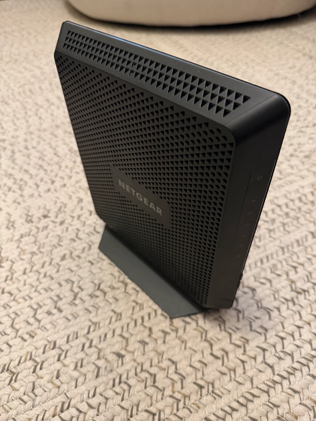 NETGEAR AC1900 WiFi Cable Modem Router C7000v2