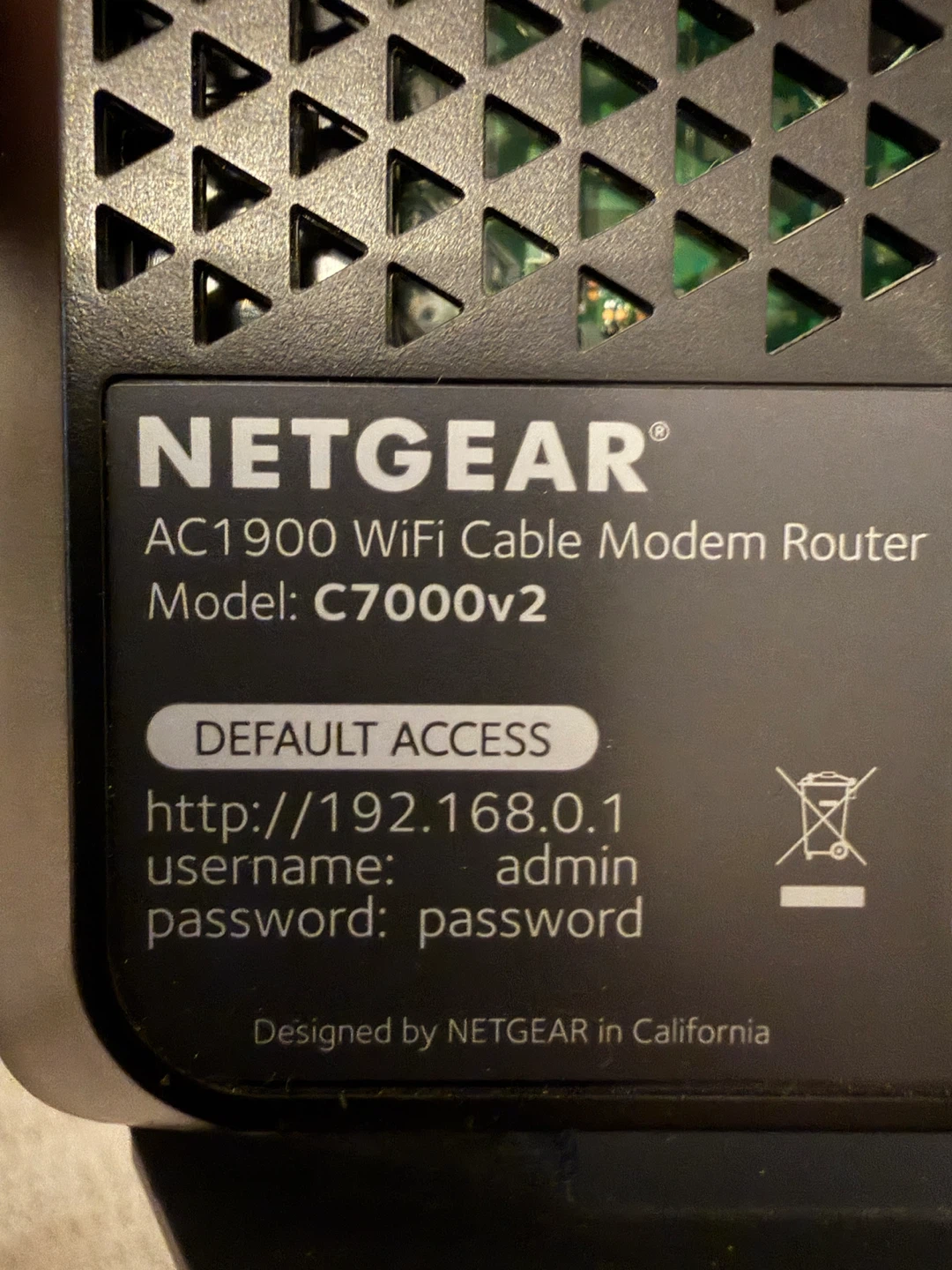 NETGEAR AC1900 WiFi Cable Modem Router C7000v2 - photo 2