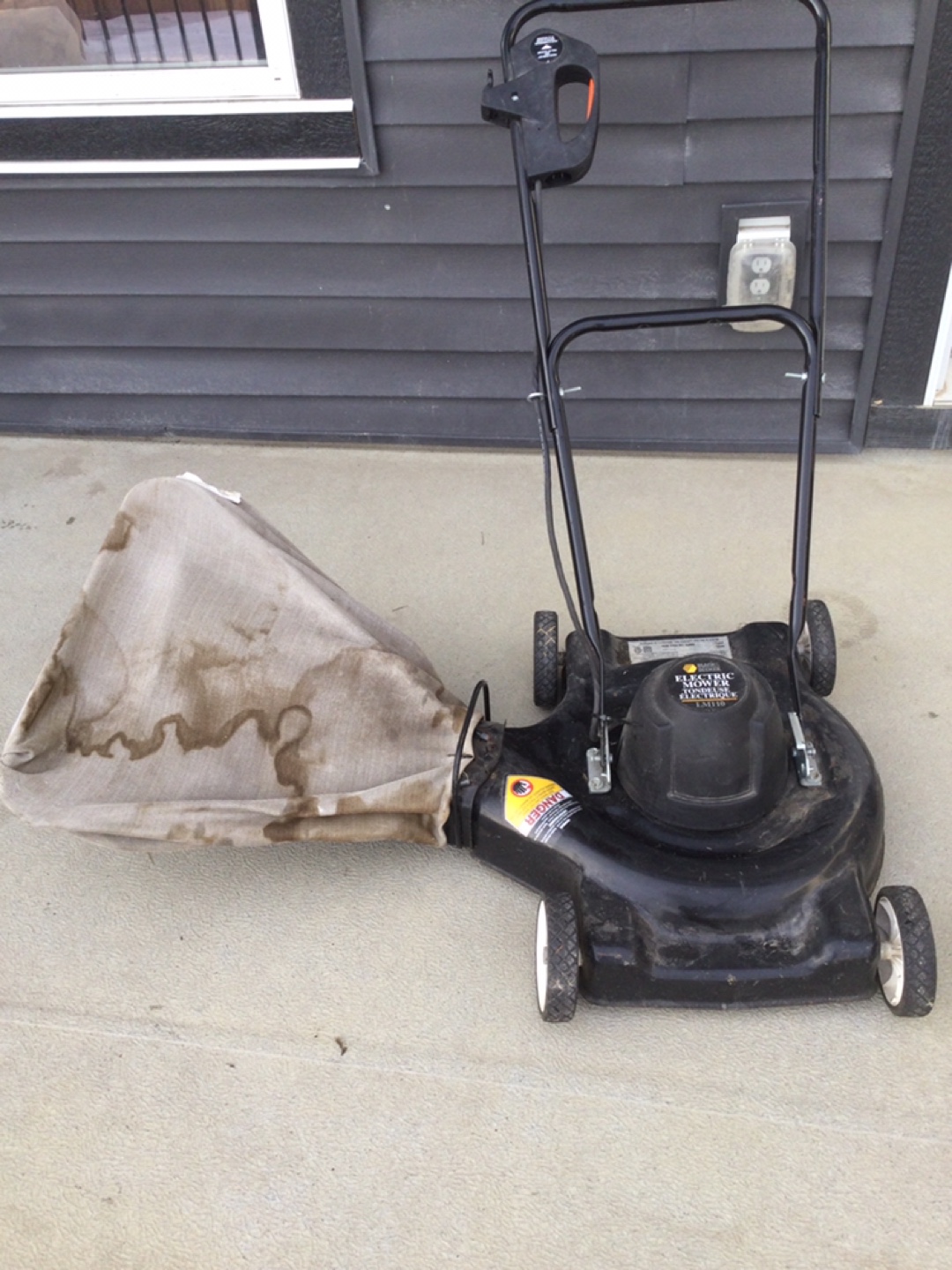 Yardworks Electric Lawn Mower
