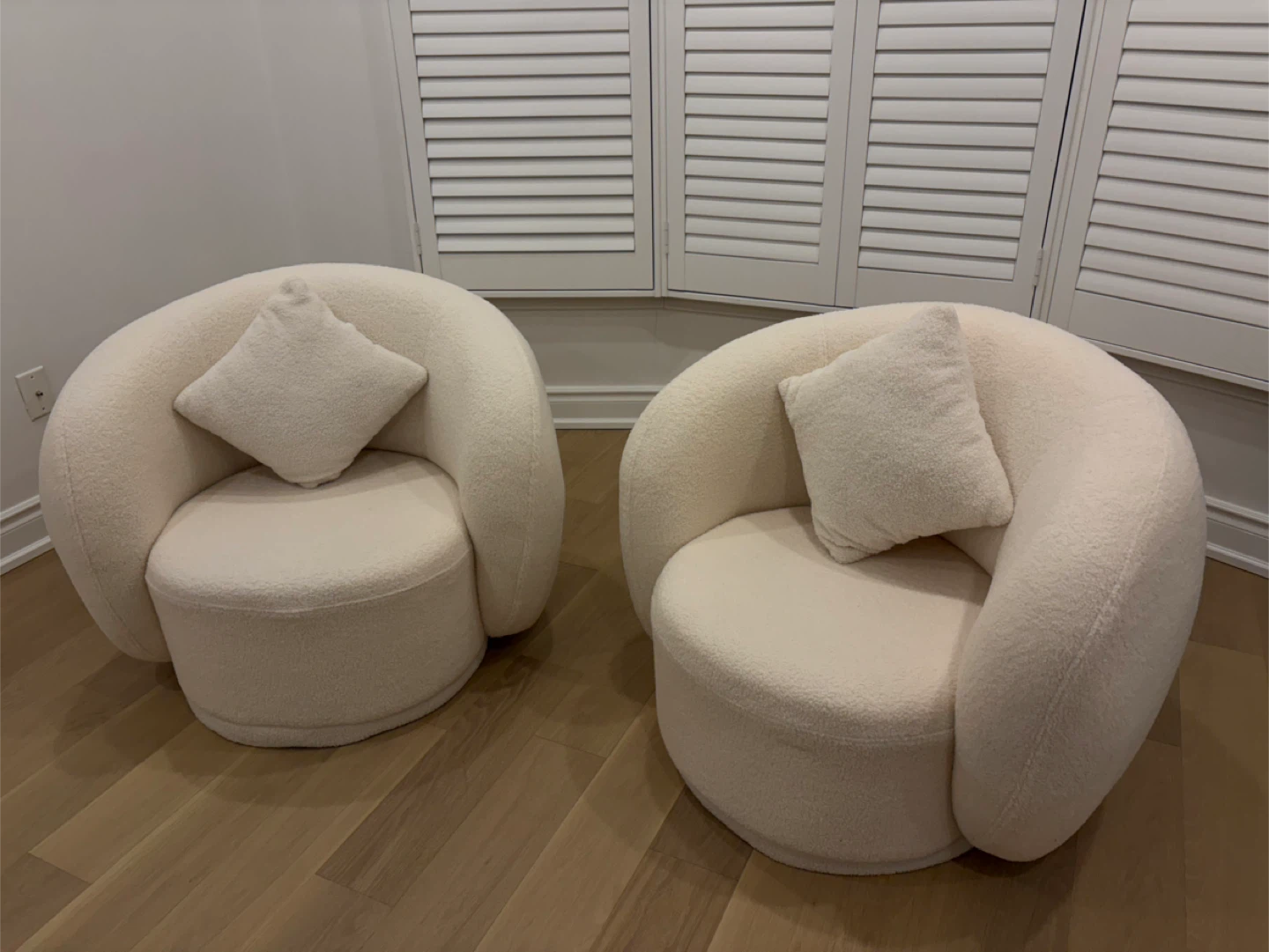Cream Boucle Accent Chair with Pillow - photo 3
