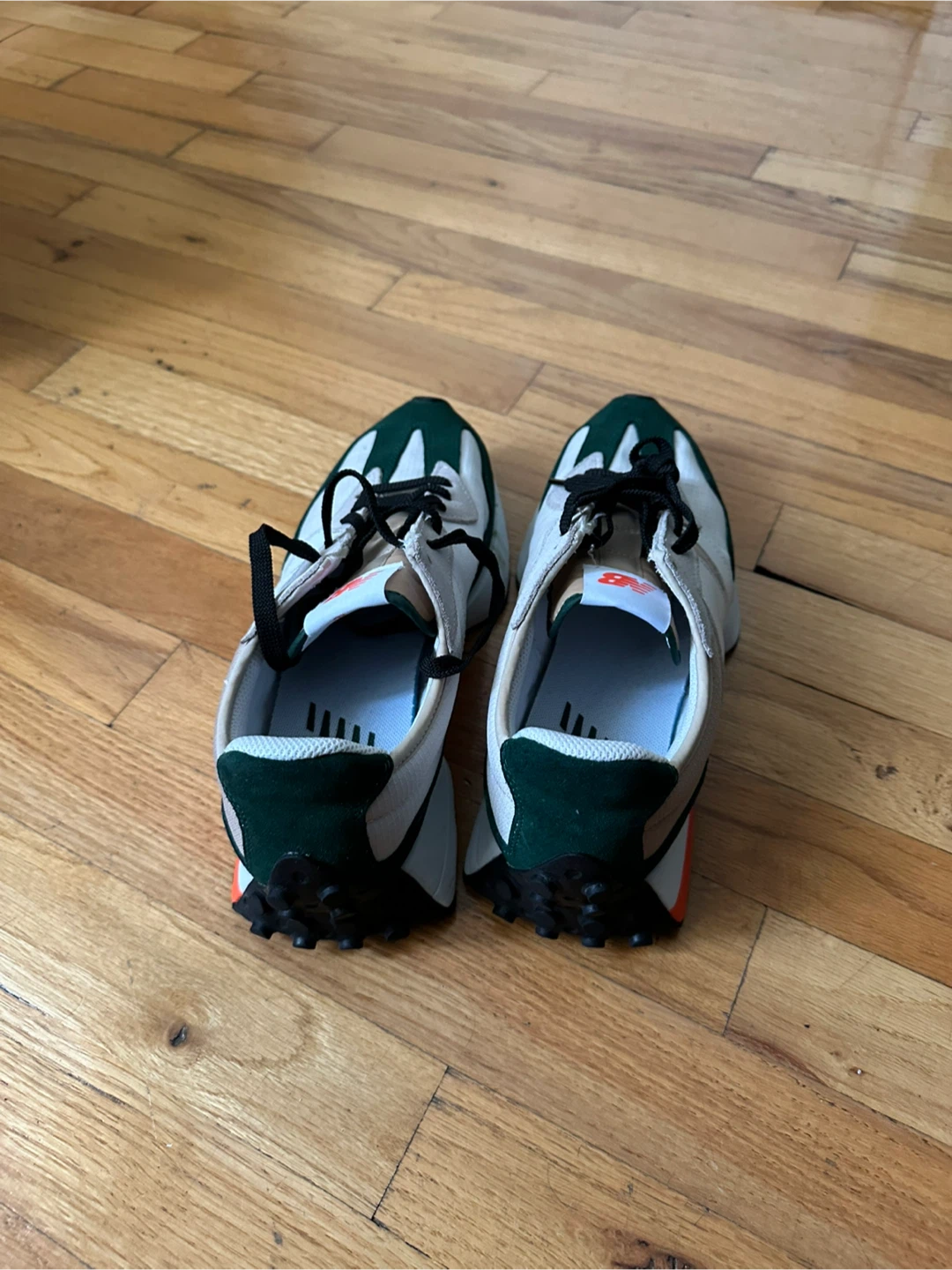 New Balance 327 Sneakers