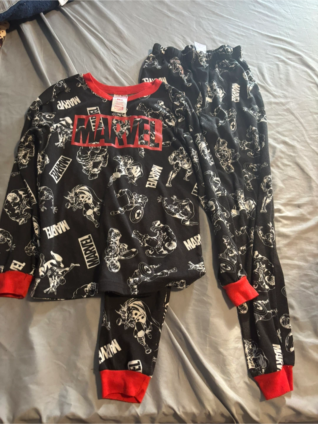 Marvel Pyjamas Size M (7/8)