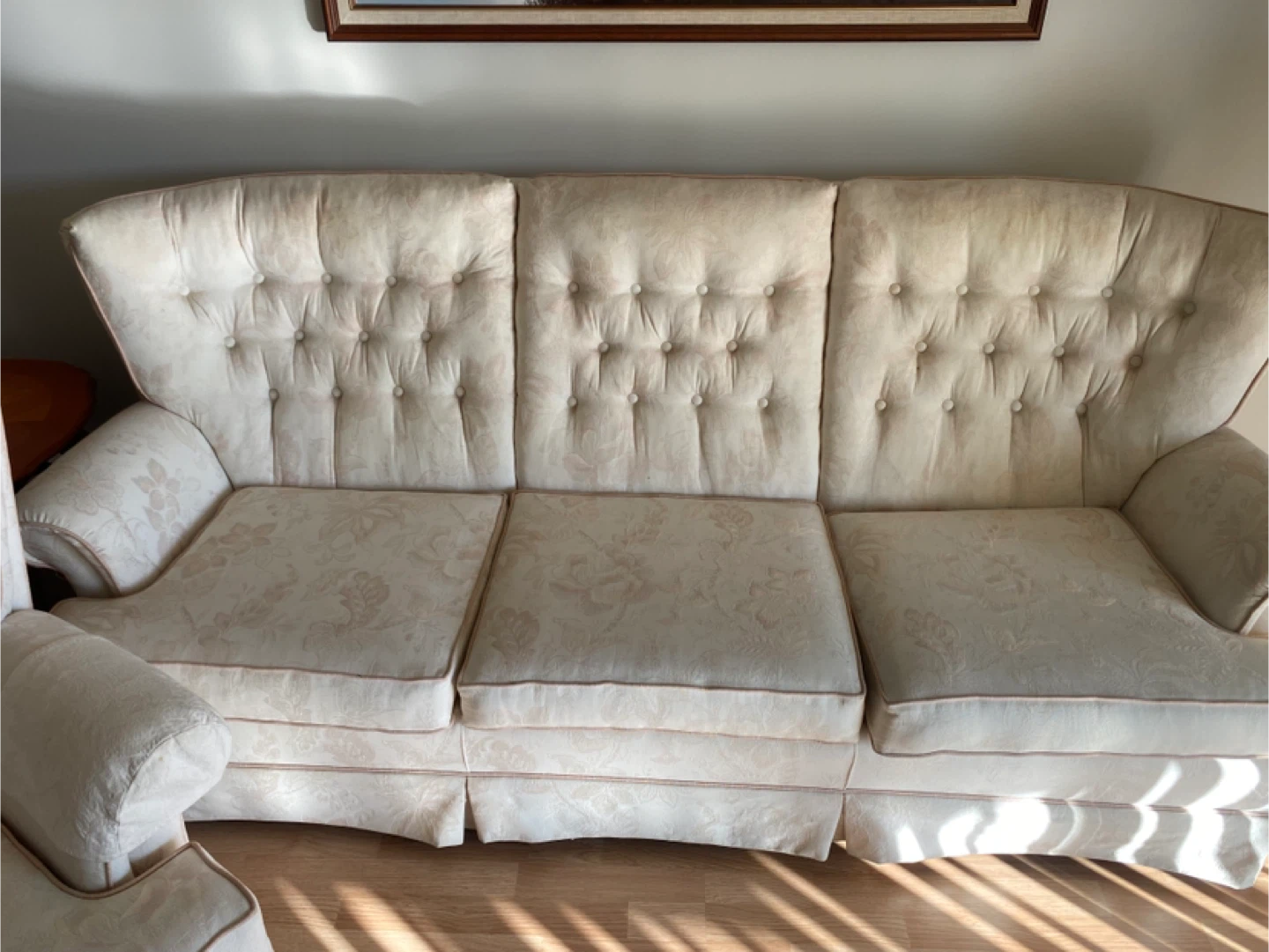 Cream Coloured Subtle Floral Design Sofa - photo 5
