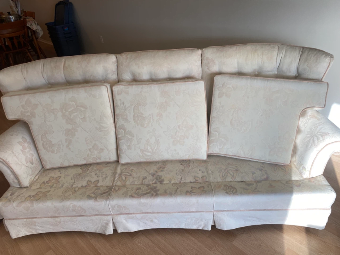 Cream Coloured Subtle Floral Design Sofa - photo 4