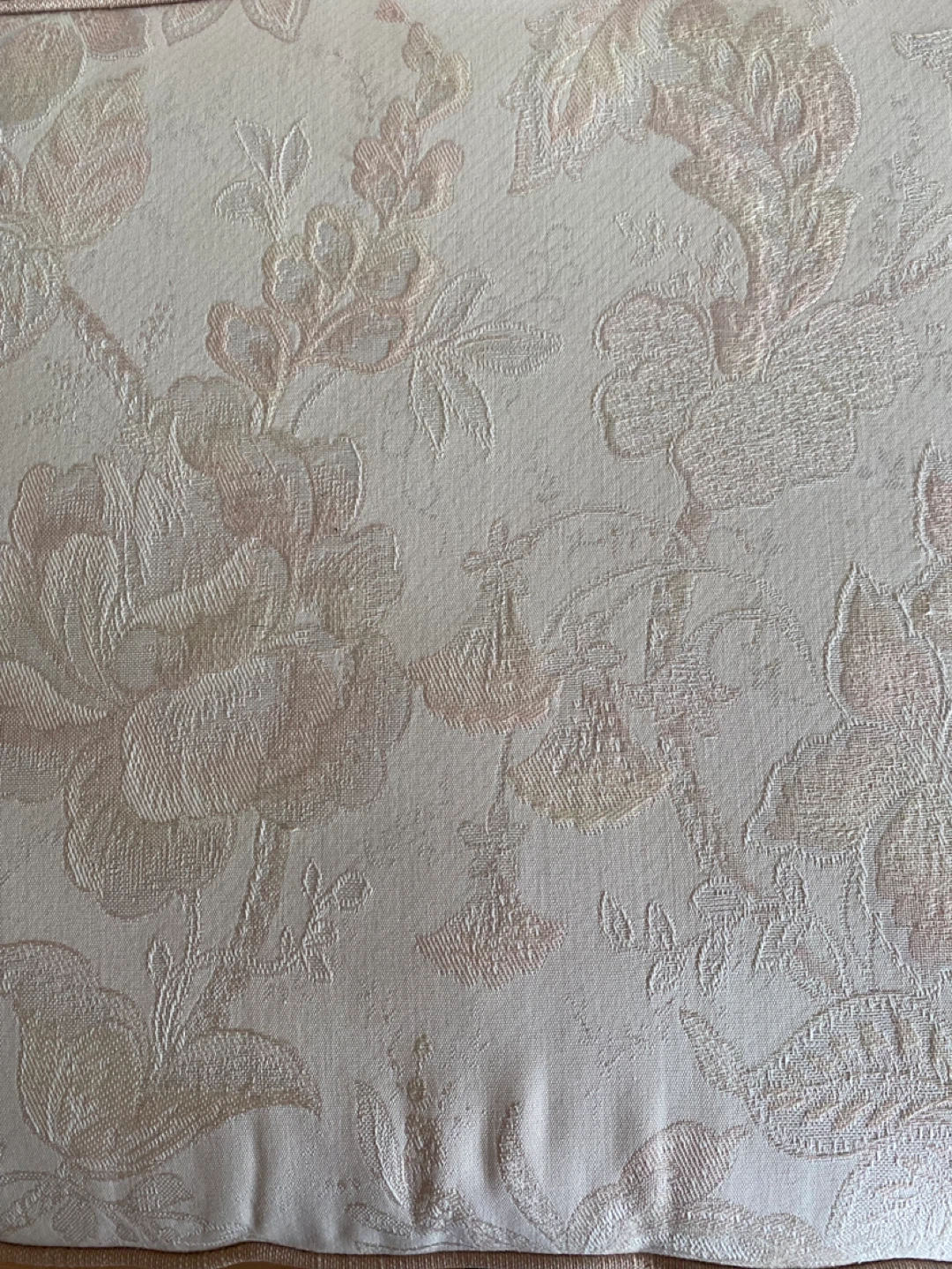 Cream Coloured Subtle Floral Design Sofa - photo 3